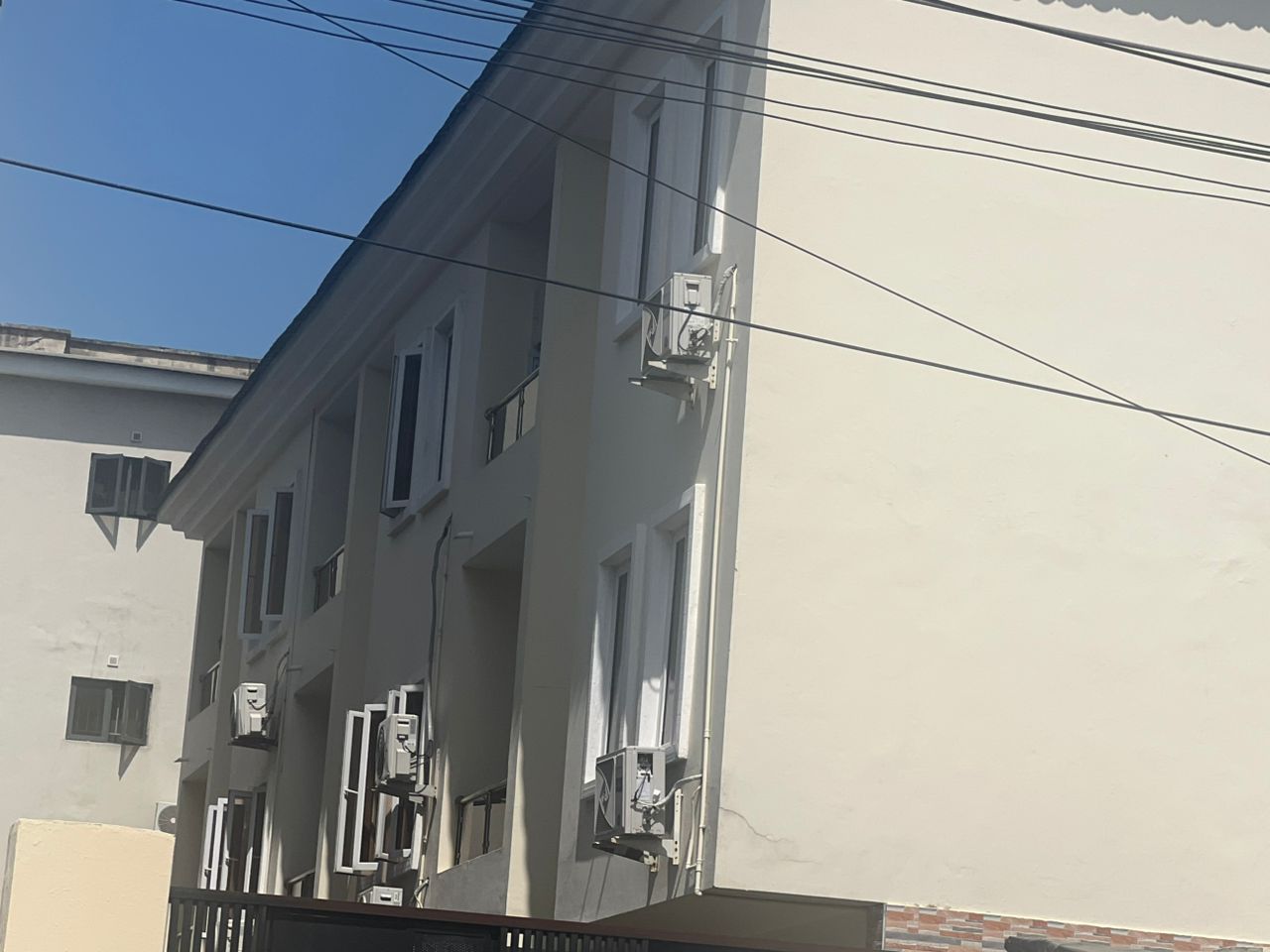 Fully Furnished 4 Bedroon Terrace image 2