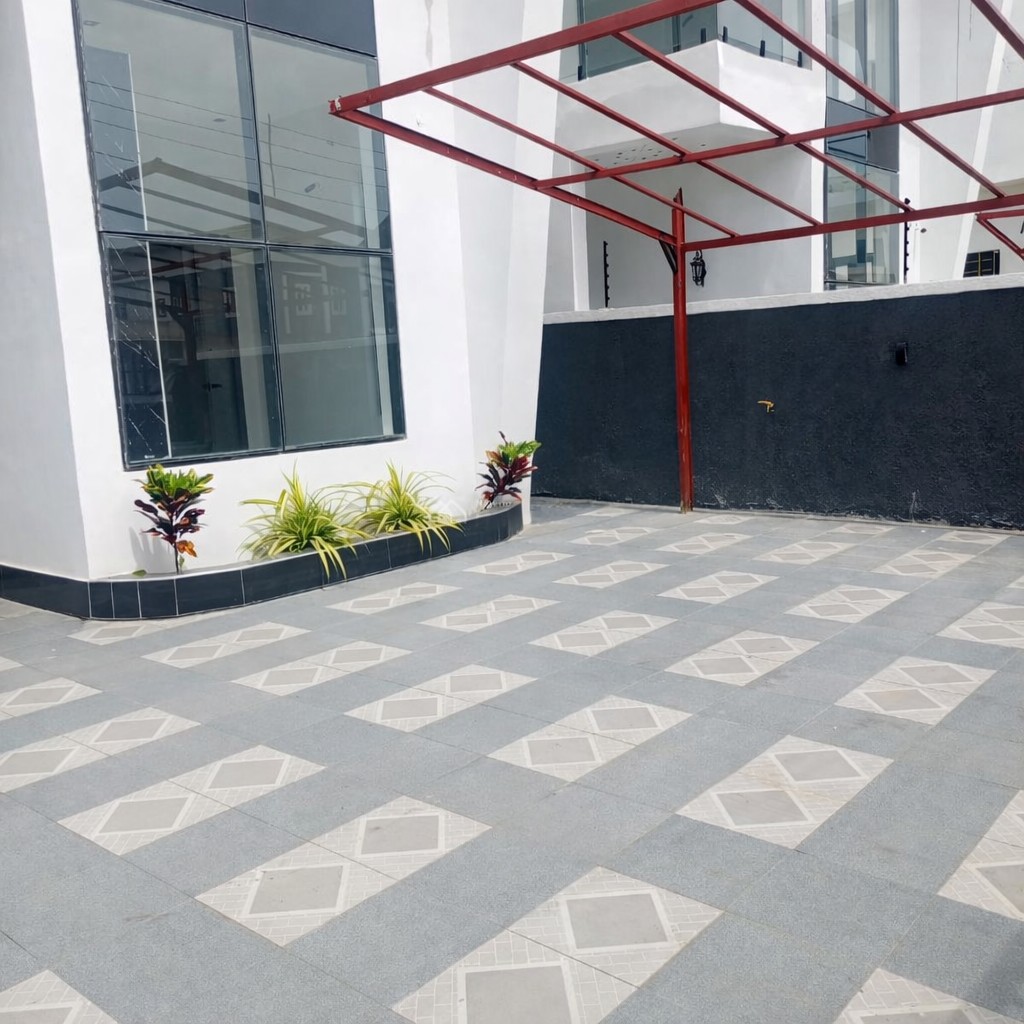 5 Bedroom Detached Duplex image 2