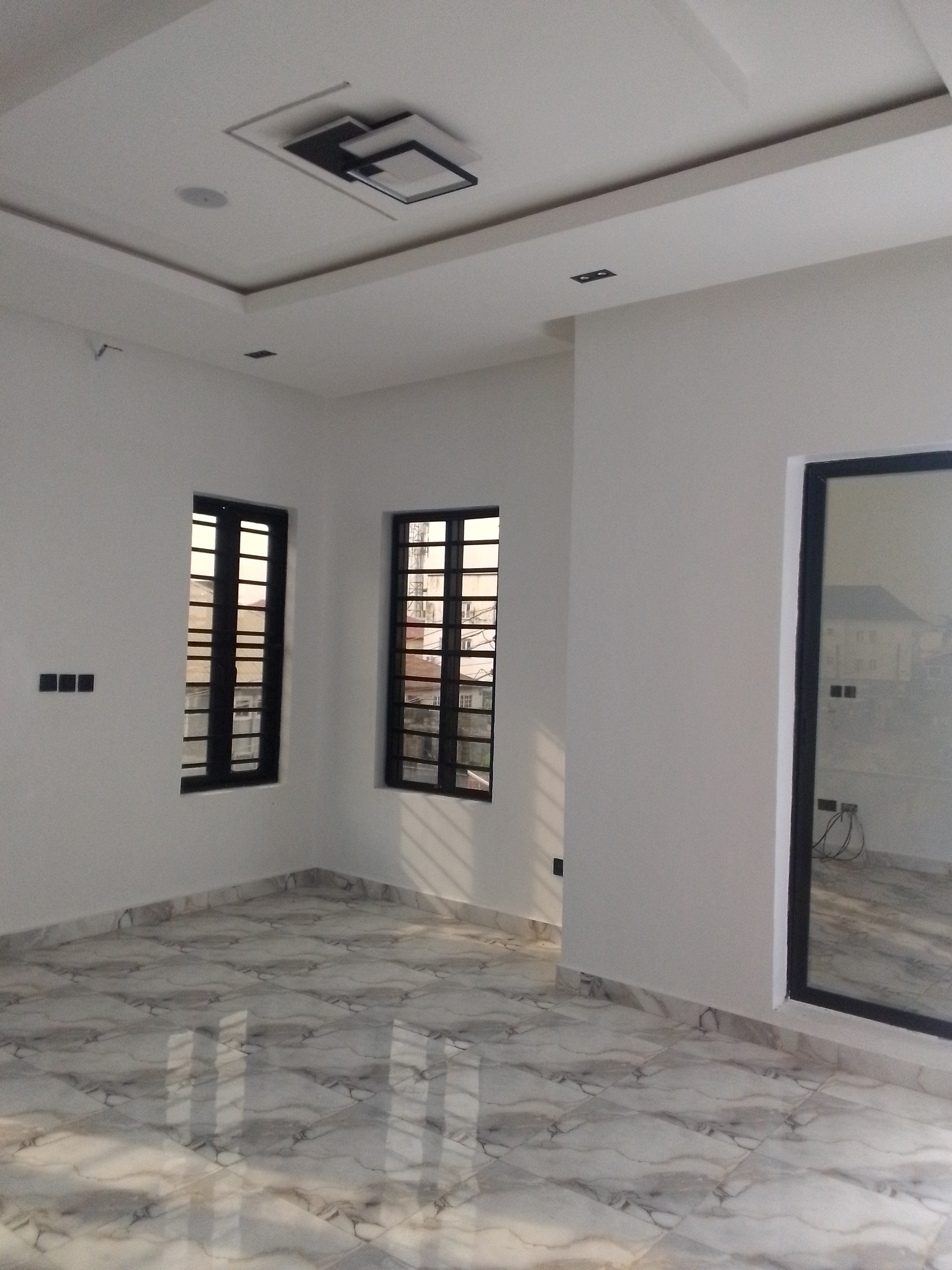 Luxury 3 bedroom duplex image 7