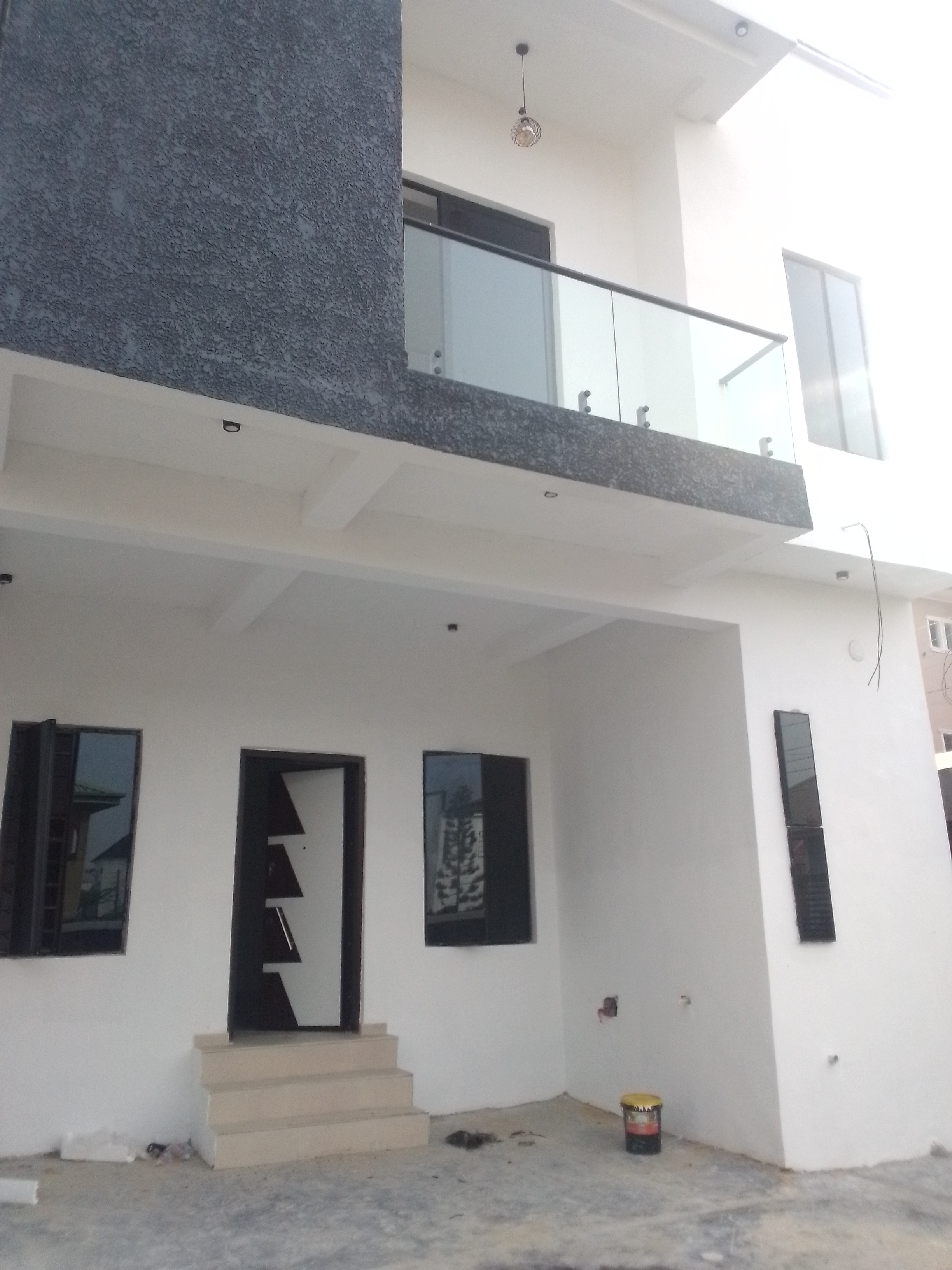 Luxury 3 bedroom duplex image 8